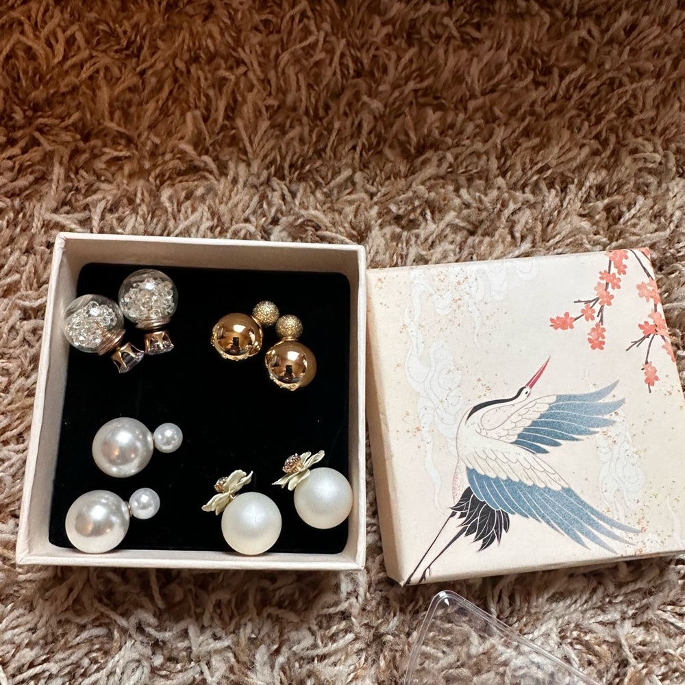 Set of 4 reversible earrings- NWT